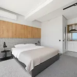 Poseidon Deluxe перша лінія з басейном