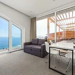 Poseidon Deluxe перша лінія з басейном Apartman