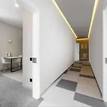 Poseidon Deluxe перша лінія з басейном Apartman