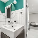 Poseidon Deluxe перша лінія з басейном Apartman