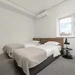 Apartman Poseidon Deluxe перша лінія з басейном Odessza